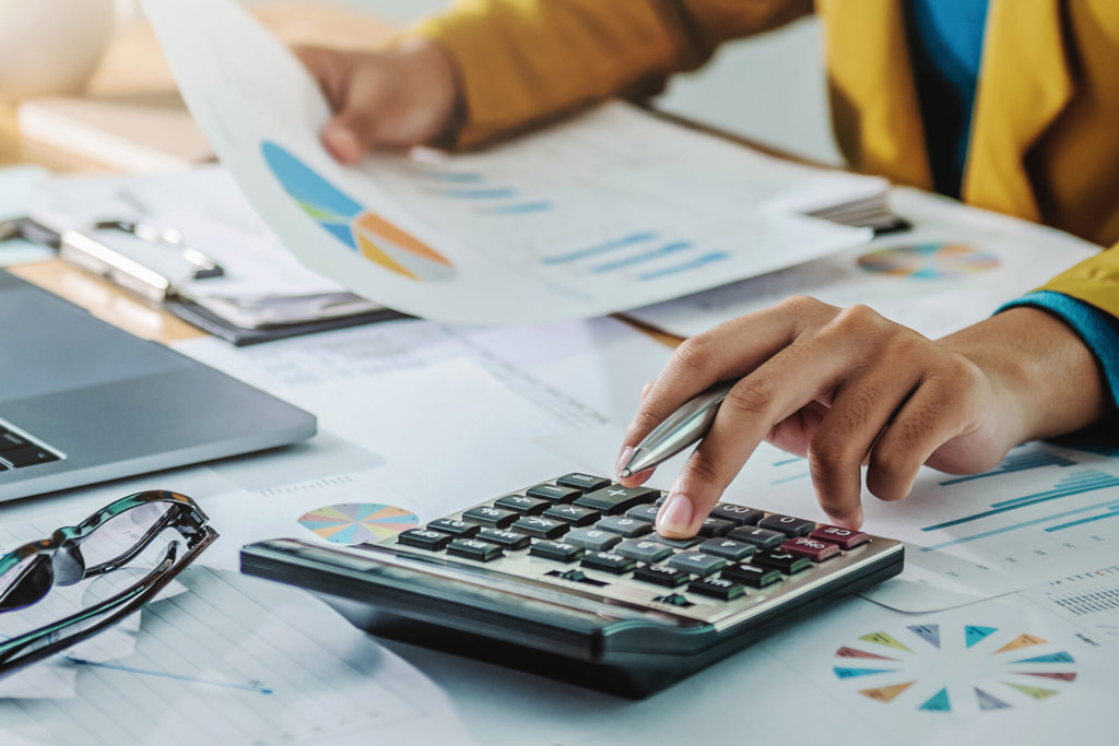 محاسبه مالیات بر درآمد شرکت های تجاری